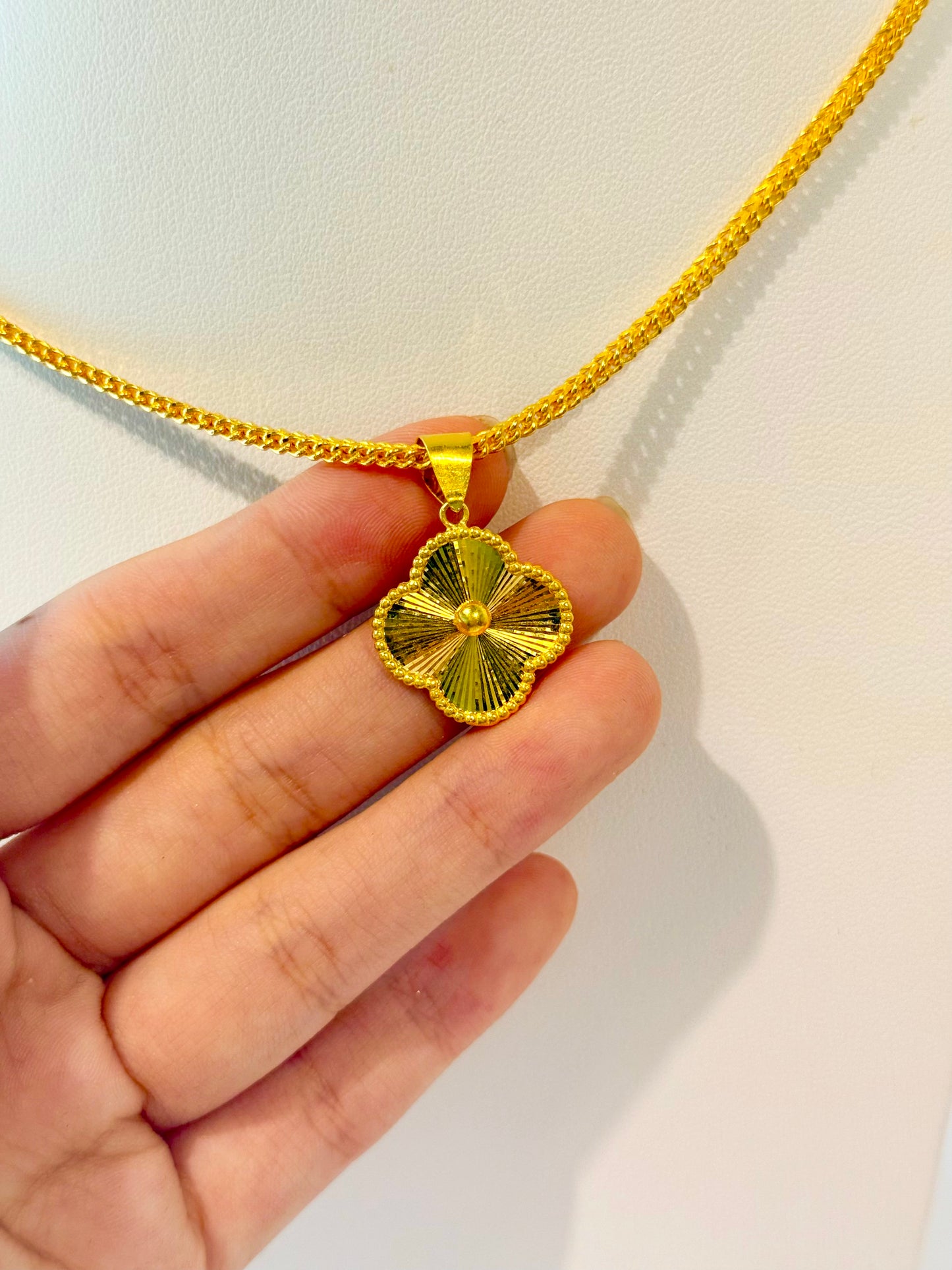 Clover Pendant, 23K Gold