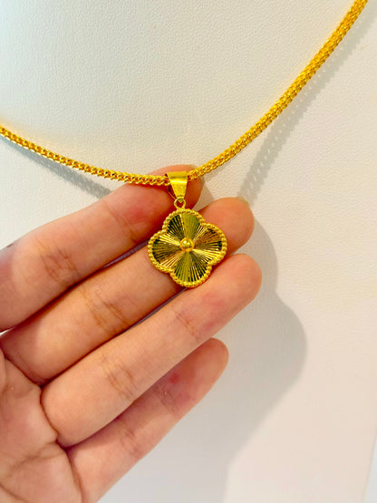 Clover Pendant, 23K Gold